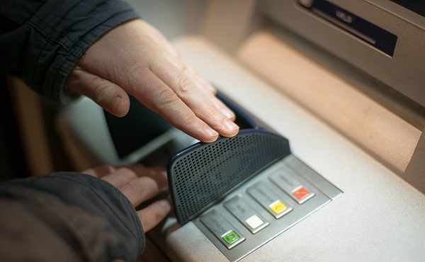 Những lưu ý khi chuyển tiền qua ATM Vietcombank