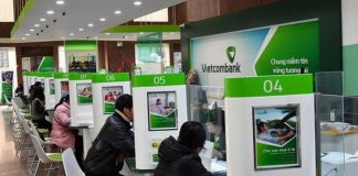 Có 3 loại mức phí khác nhau khi rút tiền tại quầy Vietcombank