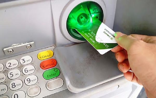 Kích hoạt thẻ VCB chỉ có thể thực hiện trên cây ATM, không thể thực hiện Online, tin nhắn