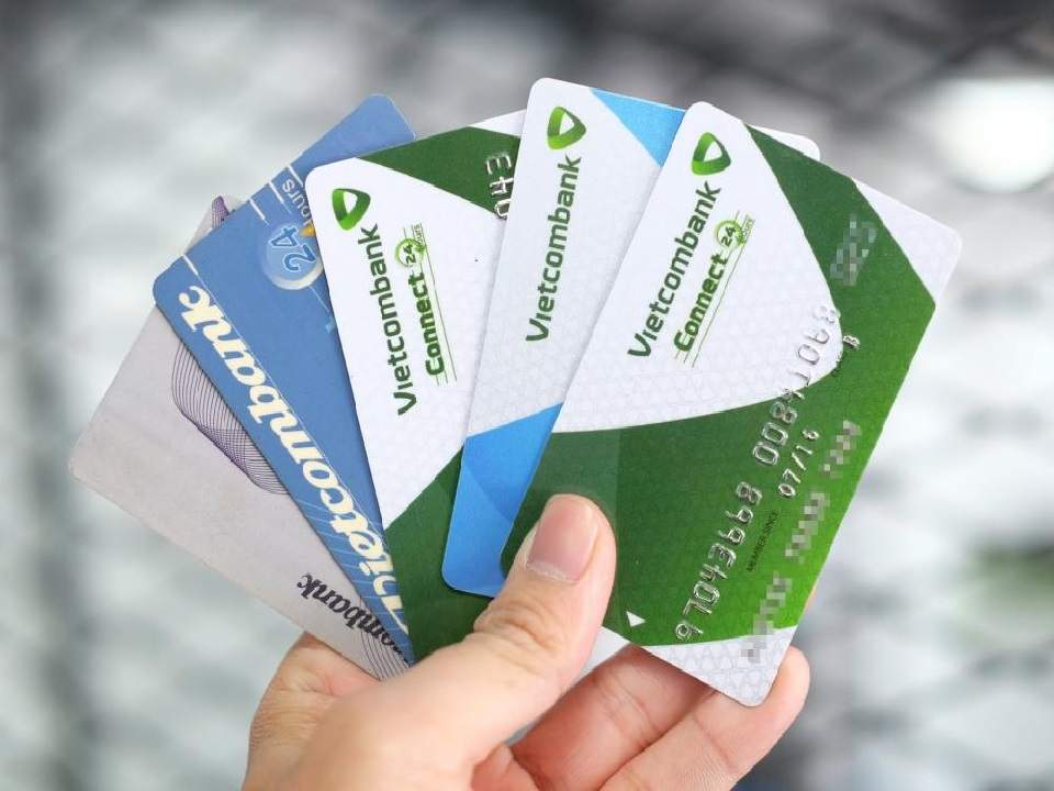 Vietcombank là một trong số ít ngân hàng cấp thẻ ATM cho khách hàng dưới 18 tuổi