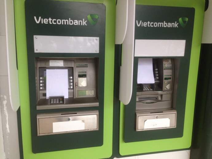 Rút tiền mặt tại ATM