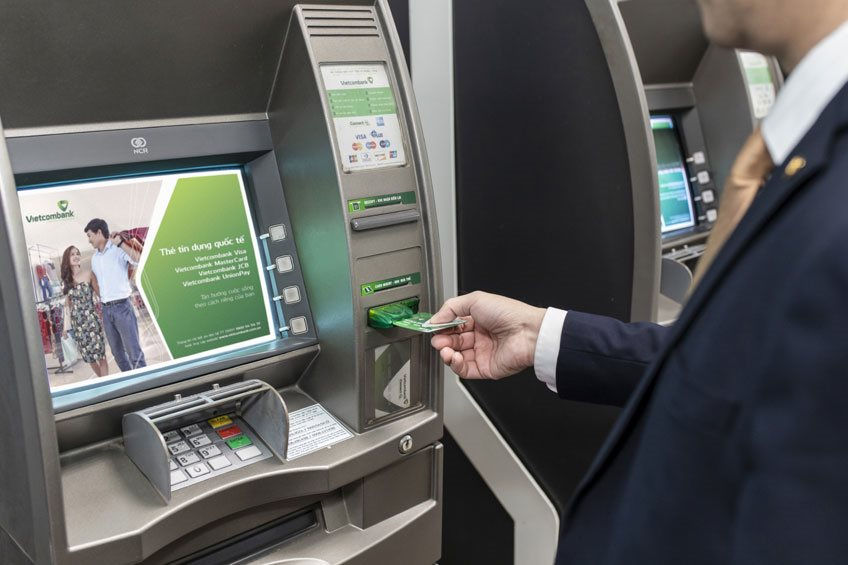 Chuyển tiền tại cây ATM